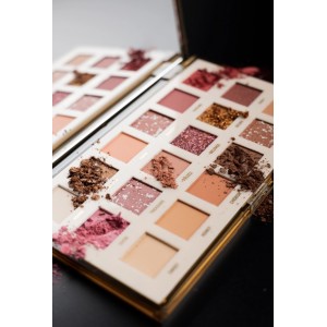 Magic Studio Eyeshadow Palette Very Nude 240gr