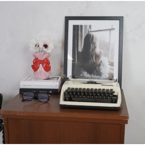 BS "Red Ribbon " Vase 