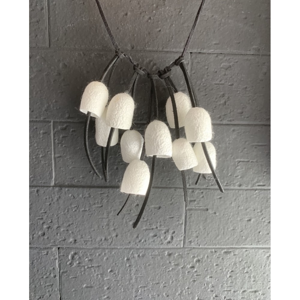 Kisa Χειροποίητο κολιέ από κουκούλια μεταξοσκώληκα Σουφλίου λευκό